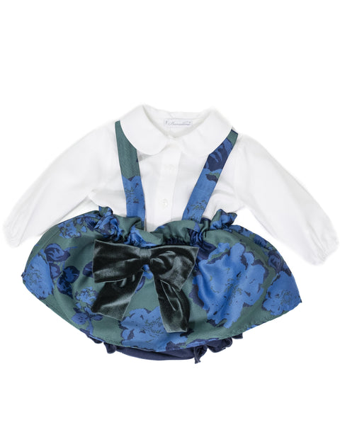Salopette e camicia